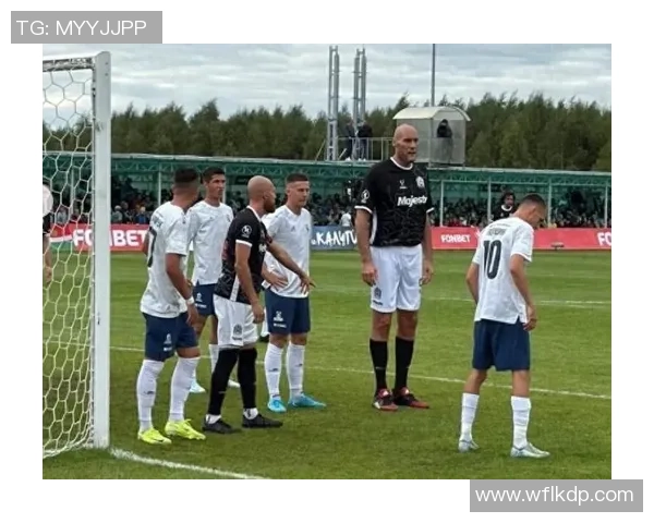 当足球明星跨界挑战篮球赛场展现运动魅力与竞技精神的精彩碰撞